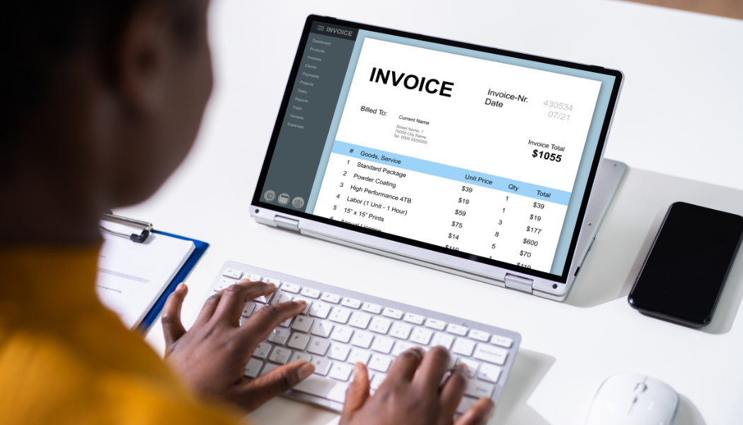 Een illustratie van een factuur die uit een computer vliegt, zonder een slotje of gebruikersicoon.