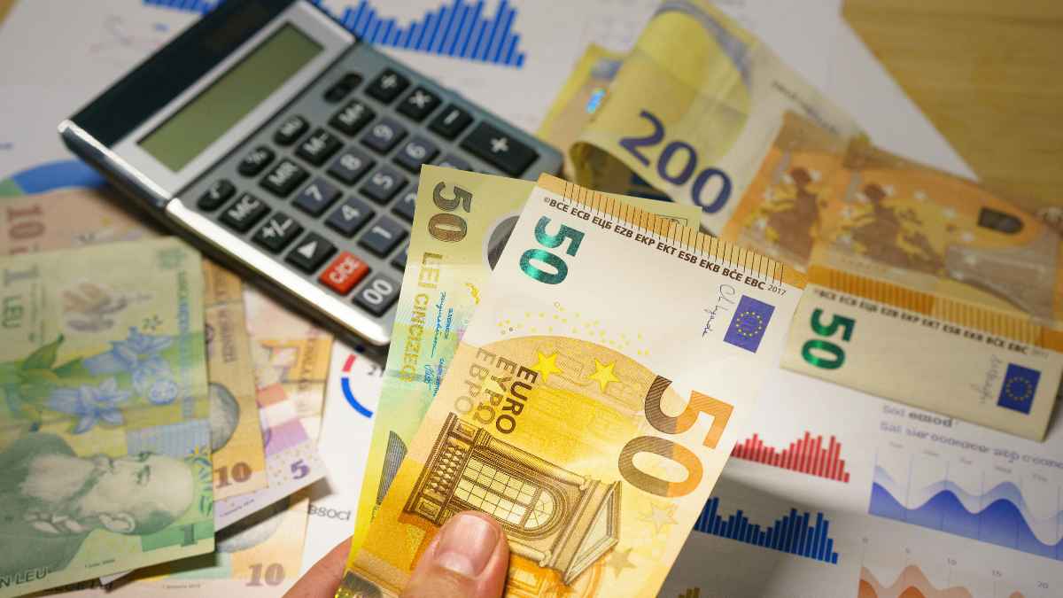 Btw uit een bedrag halen: calculator en euro biljetten